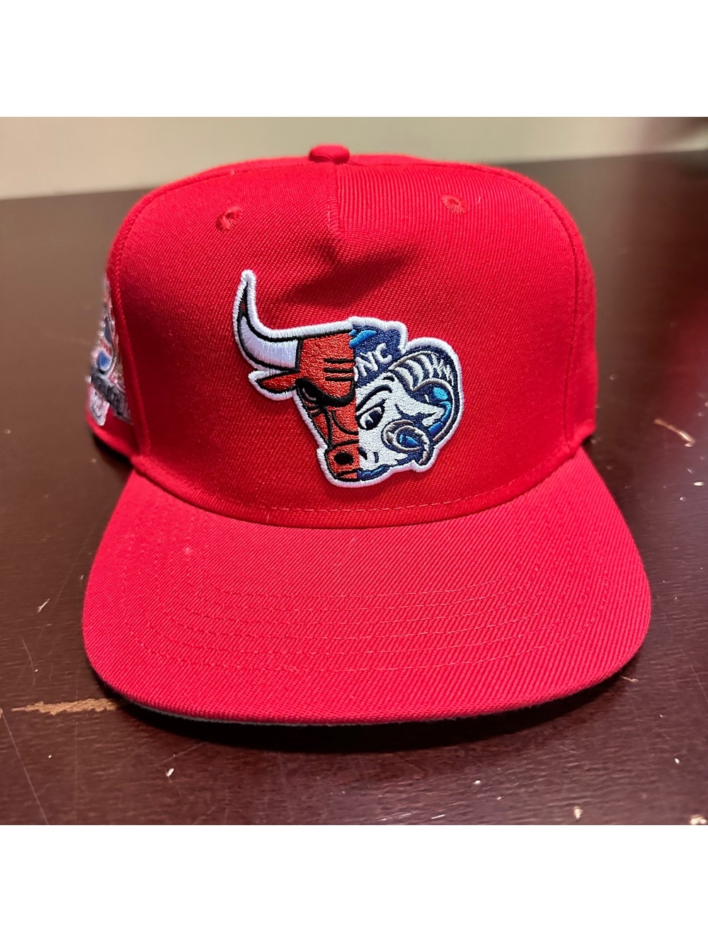 TWNTY-TWO Michael Jordan Bulls, TarHeels red men’s SNAPBACK HAT